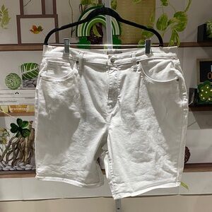 Falls Creek White Denim Women's Jean Shorts waist 19 rise 12 length 9
